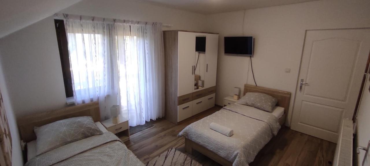 Apartman Majetic Otočac Buitenkant foto