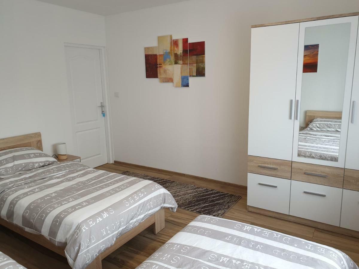 Apartman Majetic Otočac Buitenkant foto