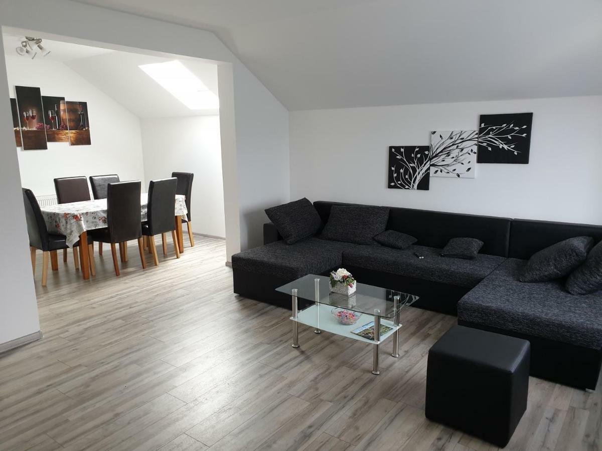 Apartman Majetic Otočac Buitenkant foto